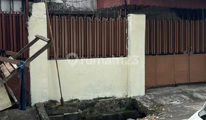 Rumah Dua Lantai Strategis Pinggir Jalan bisa untuk Gudang atau Usaha di Kramat Senen Jakarta Pusat