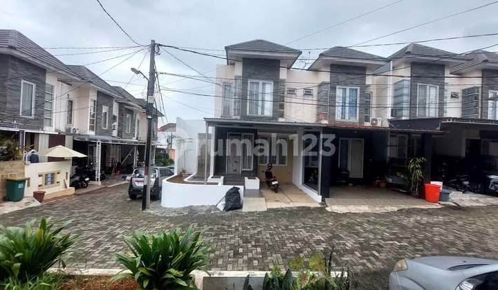 Rumah 2 Lantai Posisi Hook Bebas Banjir di Jatiwarna Pondok Gede Jawa Barat