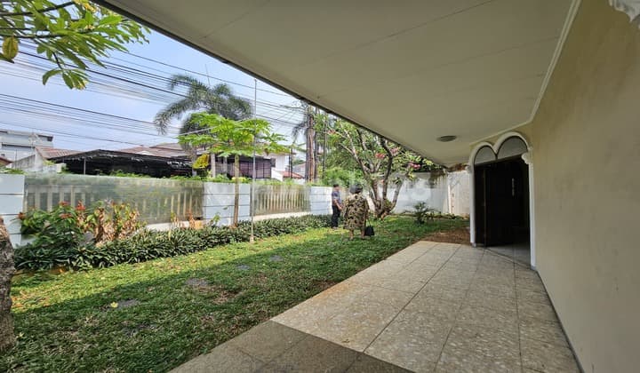 Rumah Cantik Di Mampang Prapatan, Lokasi Strategis