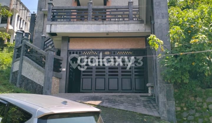 Villa Tretes 3 lantai + full interior Turun Harga