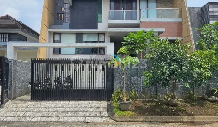 Rumah Premium di Perumahan Elit Istana Dieng Malang