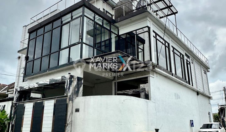 Rumah Mewah Plus Private Pool & Rooftop Harga 3M An