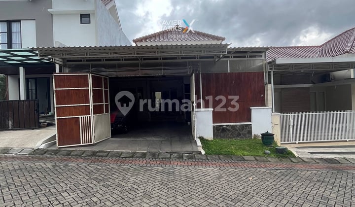 Rumah Modern Dekat Kampus Machung di Villa Puncak Tidar