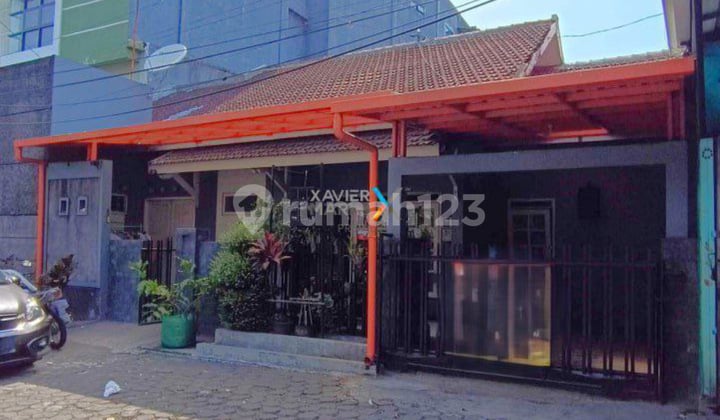 Strategic House Suitable for Business on Tumenggung Suryo Axis