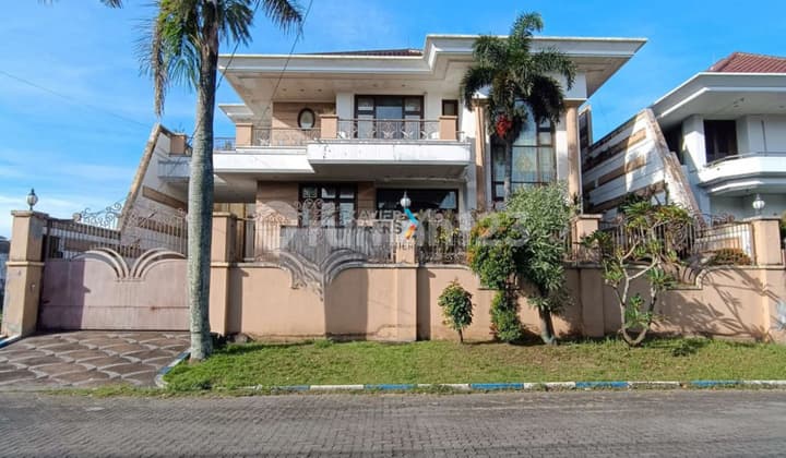 Rumah Mewah Okl Vibes di Araya Boulevard Malang