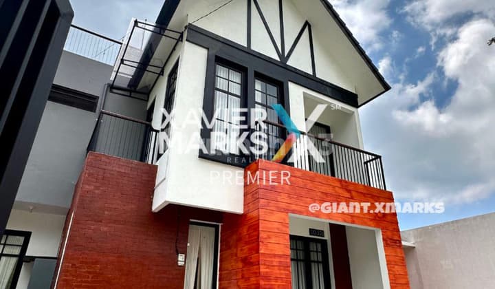 Modern Villa House with Swimming Pool & Rooftop in Panderman Batu