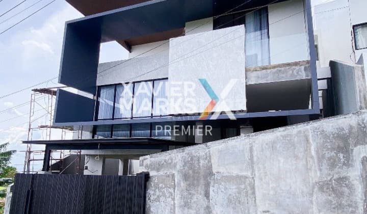 Villa Modern Baru With Private Pool di Oro Oro Ombo Batu Malang