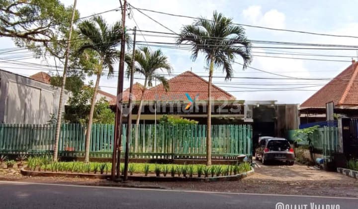 Rumah Klasik Tengah Kota Dekat Ijen Boulevard Malang