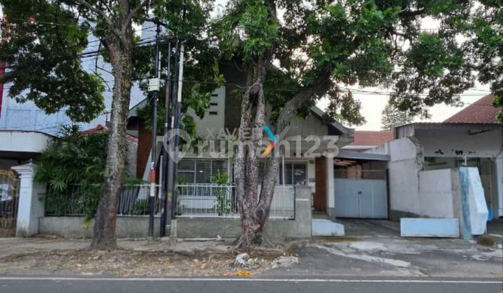 Well-Maintained Vintage House in the Ijen Klojen Malang City Center