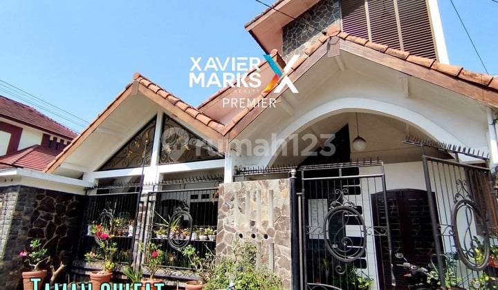 Clean Comfortable Corner House In Sulfat Garden Malang