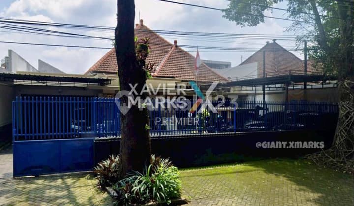 Rumah Vintage Strategis di Poros Jalan Utama Gunung Gunung Klojen