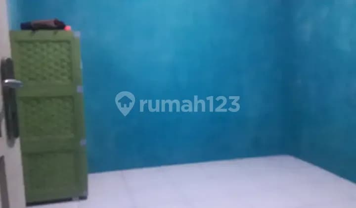 Agus's fried rice boarding house (red-colored boarding house)