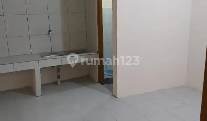 IVAN'S KOST MENTENG ATAS