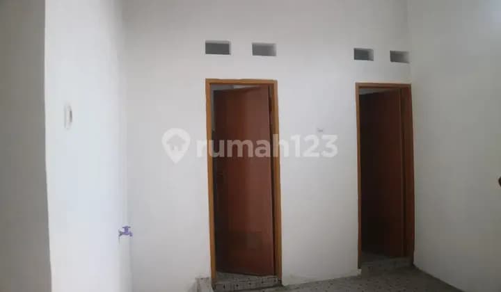 Women's Exclusive Boarding House in Rawamangun that is safe, comfortable, quiet, and clean.