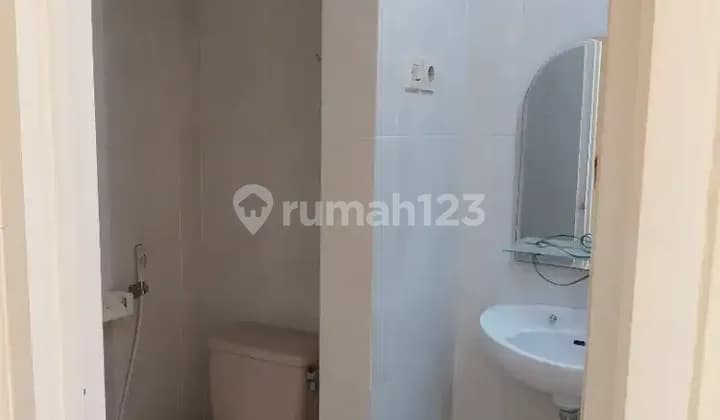 Kontrakan Paviliun depan Taman, 2 KT,1KM, Dapur