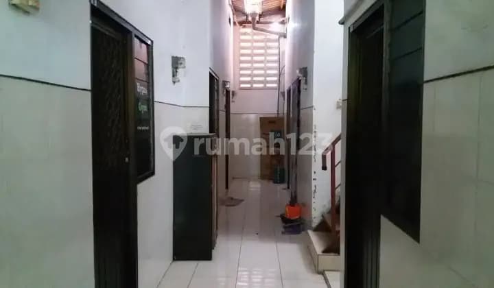 Kos mezanine Kamar Tidur 2 lantai, kamar mandi dalam