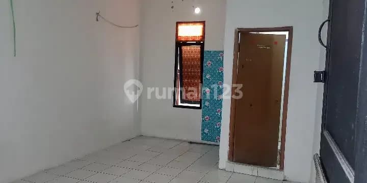 KOST KELUARGA DI KEMAYORAN