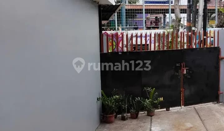 Kost Sentiong Jakarta Pusat di Sebrang Stasiun Sentiong