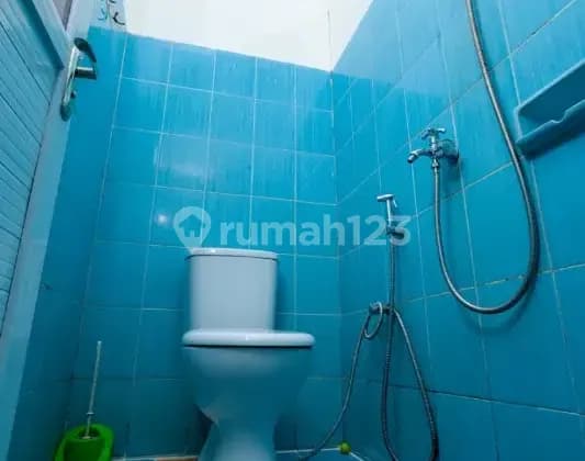 Kost pasutri dengan kamar luas