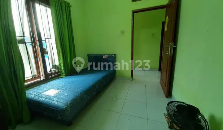 Clean and Comfortable Women's Boarding House Near UNAS, Pejaten Village Mall