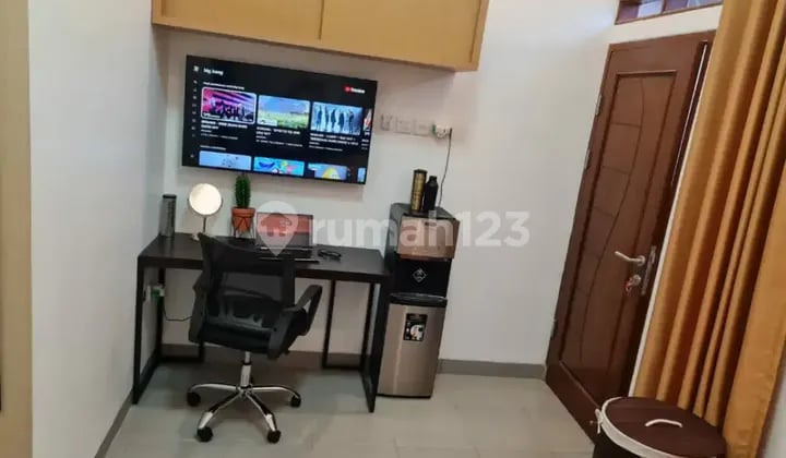 Kost Ekslusif 7 Kamar Kapasitas Garasi Dalam 7 Mobil, CCTV, Security
