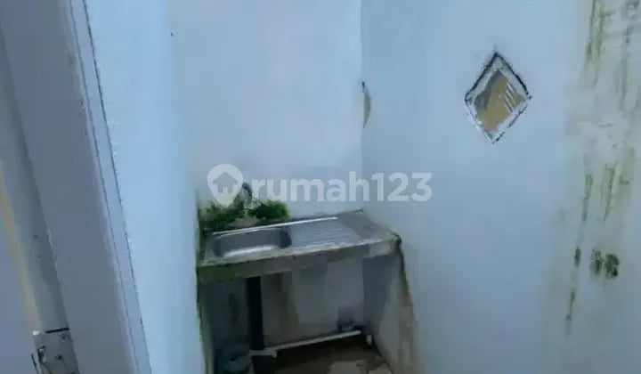 Di kontrakan kost kost
