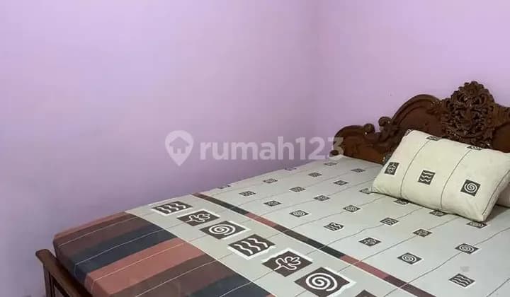 Clean boarding room located in the city center.