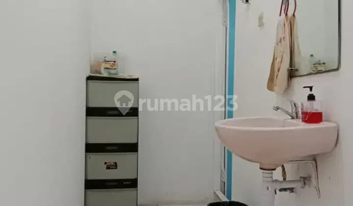 Menyewakan (bulanan) kamar kost dgn fasilitas lengkap utk pria/wanita