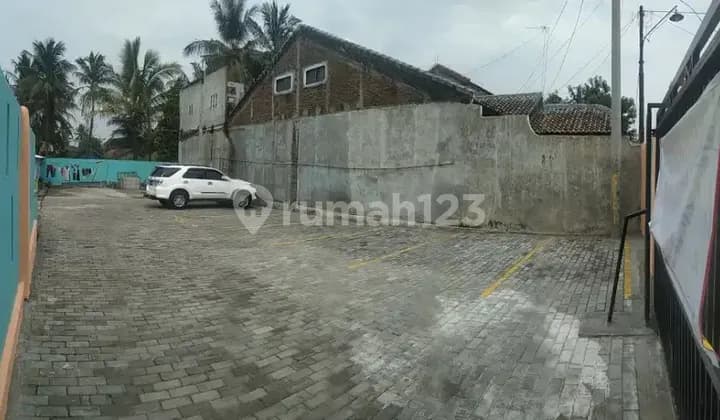 Kontrakan AC Dan Non AC, Parkir Mobil Luas