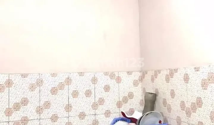DISEWAKAN KOST KHUSUS WANITA DENGAN LOKASI STRATEGIS