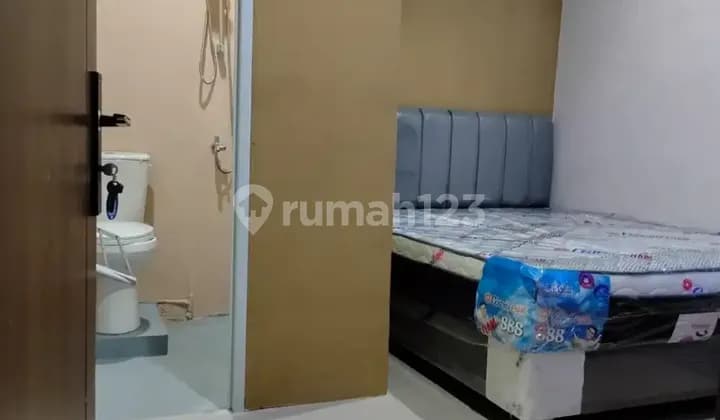 Room for rent near Unpad, cheap, complete with AC and water heater.