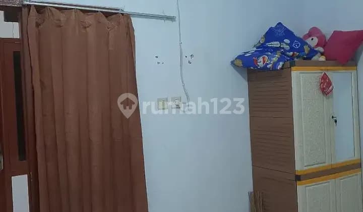 Boarding house for men and women, with AC / Non-AC options.
