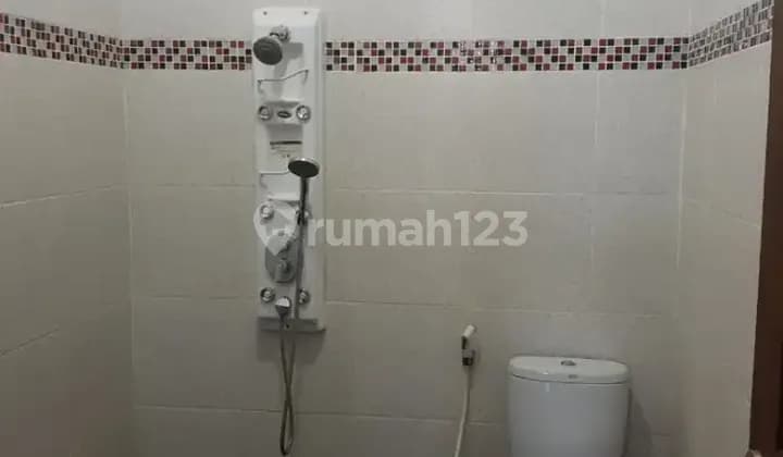 Kos Eksklusif untuk kalangan baik-baik