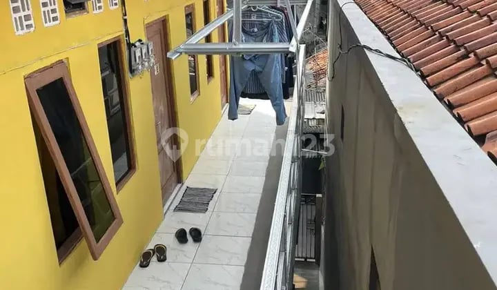 Kost Kostan Stasiun Tebet Strategis