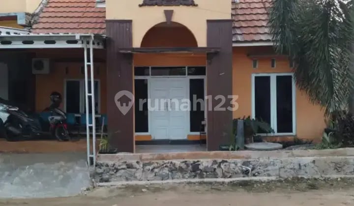 Complete facilities men's boarding house.