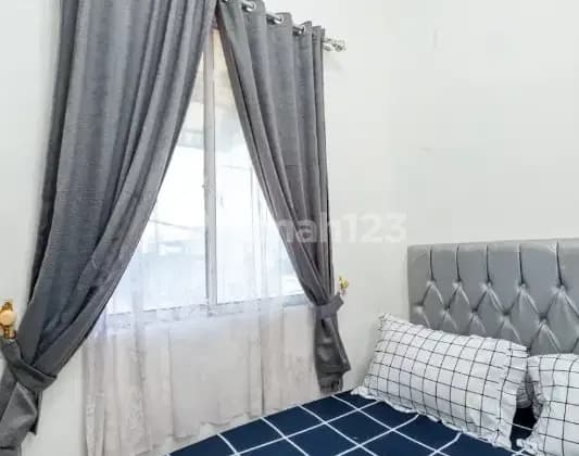 Kosan dengan kamar luas dan lengkap