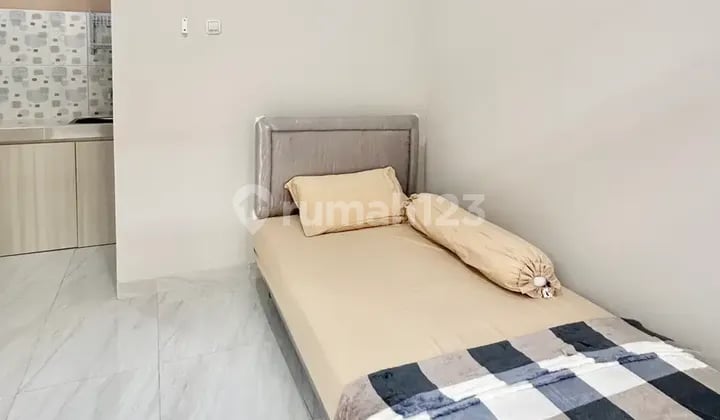 Women's Boarding House (Iboe Kost)