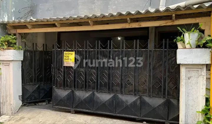 Kost Putra Bu Pandi dekat Unair