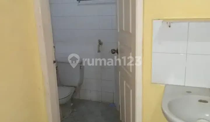 Kost sendiri/berdua/pasutri 24 jam 12 kt dengan k mandi dalam semua