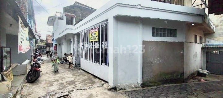 Dijual Kost di Pusat Universitas di Kota Bandung – 9 Pintu, ROI 6%+/tahun, Bisa Tambah Kamar