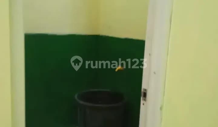 Boarding house for men with ensuite bathroom