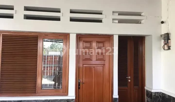 Tersedia 2 kamar kos, lengkap : 1 utk sendirian dan 1 utk past