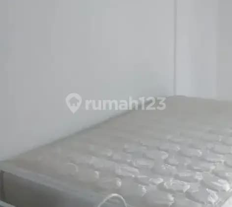 Kontrakan Full Furnish. Garasi.