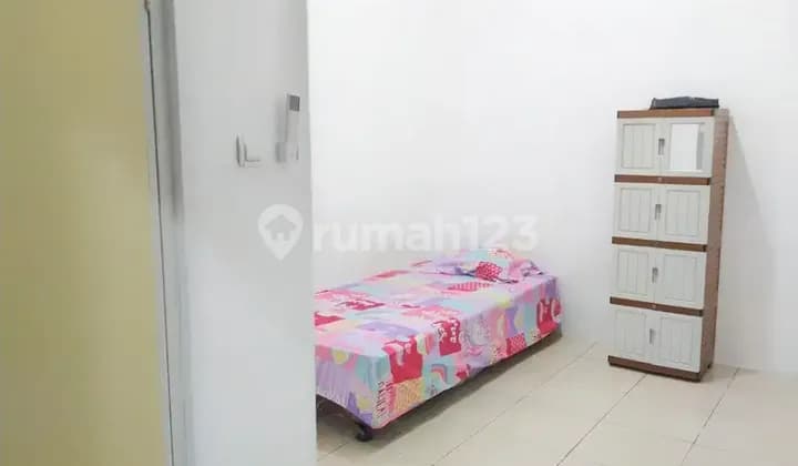 Mixed boarding house for female couples male no lv