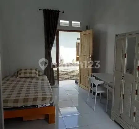 A complete, exclusive, and comfortable girls' boarding house near Unsri Indralaya campus.