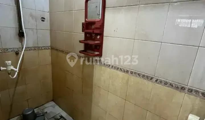 Kost termasuk listrik, air, wifi, parkir mobil dan full furnished