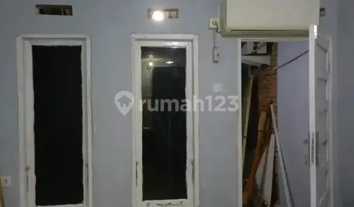 Menyewakan 1 kamar kos.