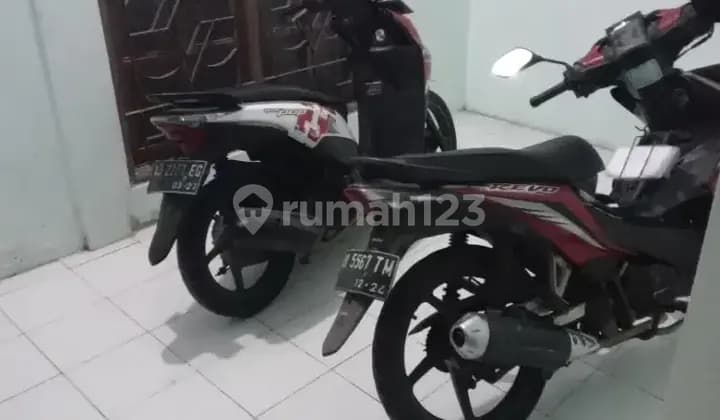 WOMEN'S BOARDING HOUSE