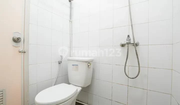 Kost Athena Syahriah Twin Bed Dekat Pasar Lama Tangerang