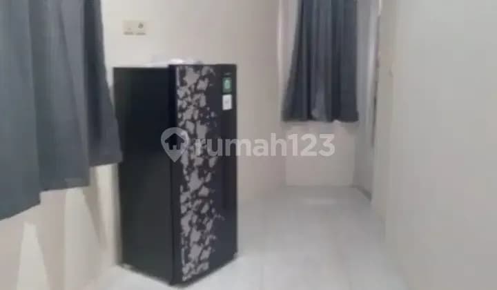 Clean Boarding Room, AC, Refrigerator, Bathroom, Car Parking, Wifi, TV